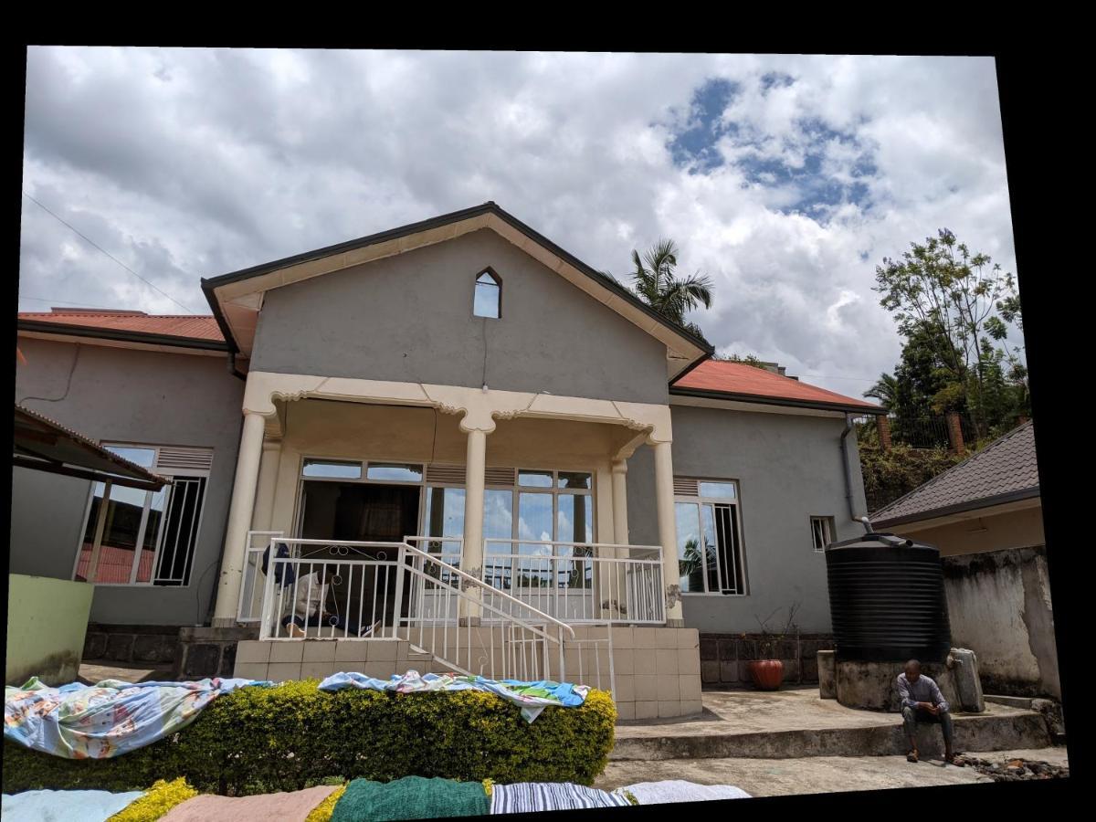 גיסני Ignite Guest House מראה חיצוני תמונה