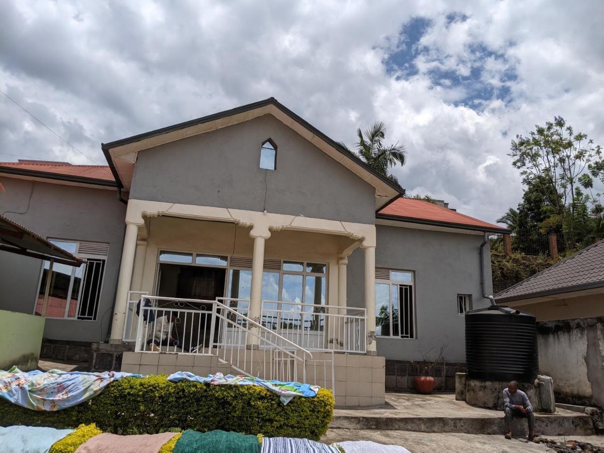 גיסני Ignite Guest House מראה חיצוני תמונה