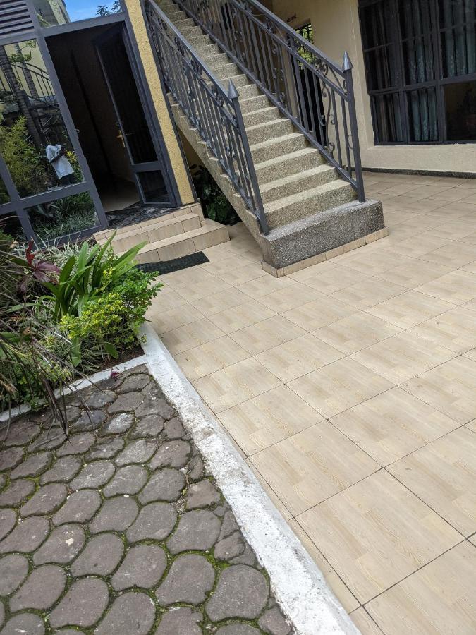 גיסני Ignite Guest House מראה חיצוני תמונה