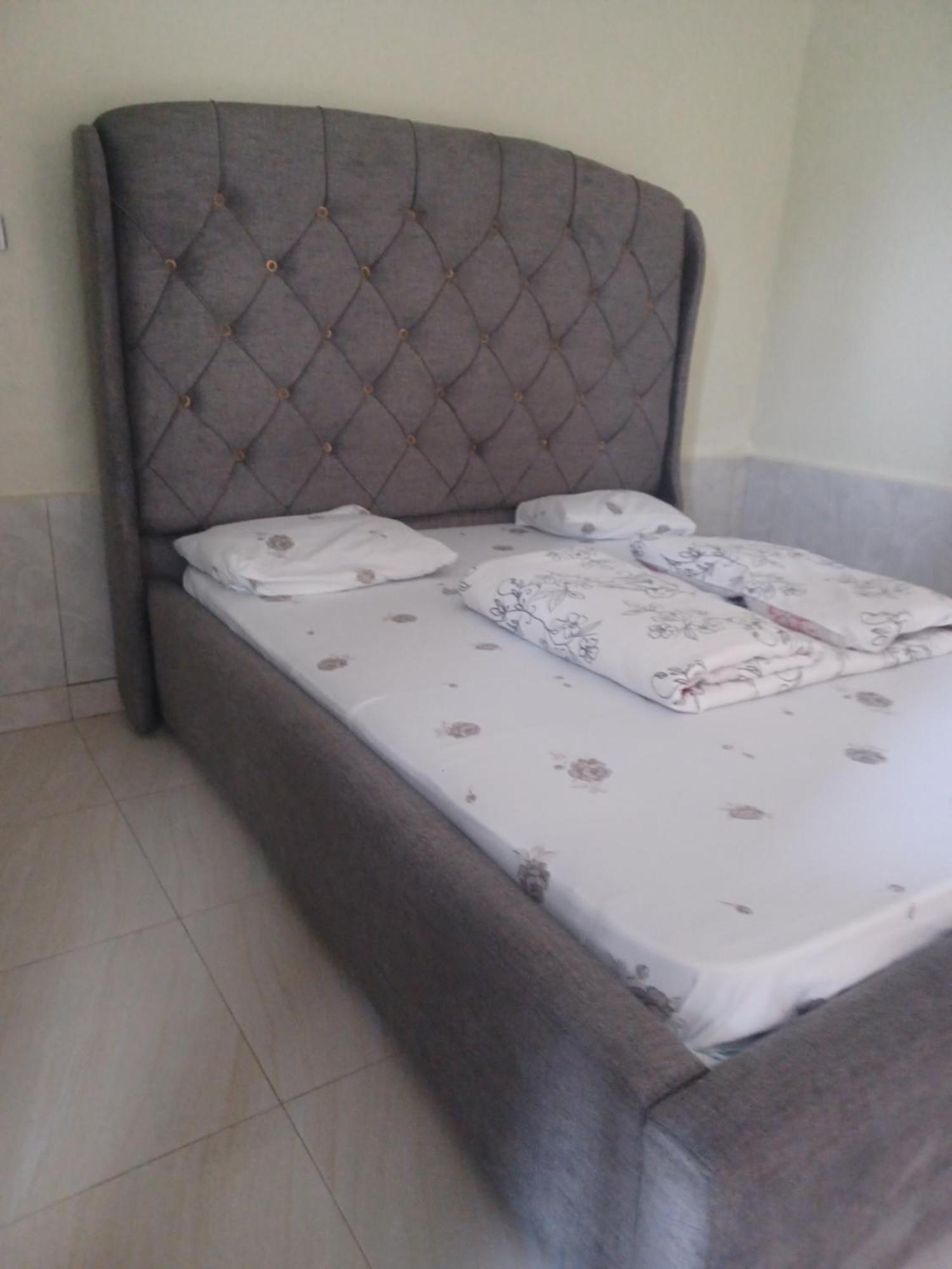 גיסני Ignite Guest House מראה חיצוני תמונה